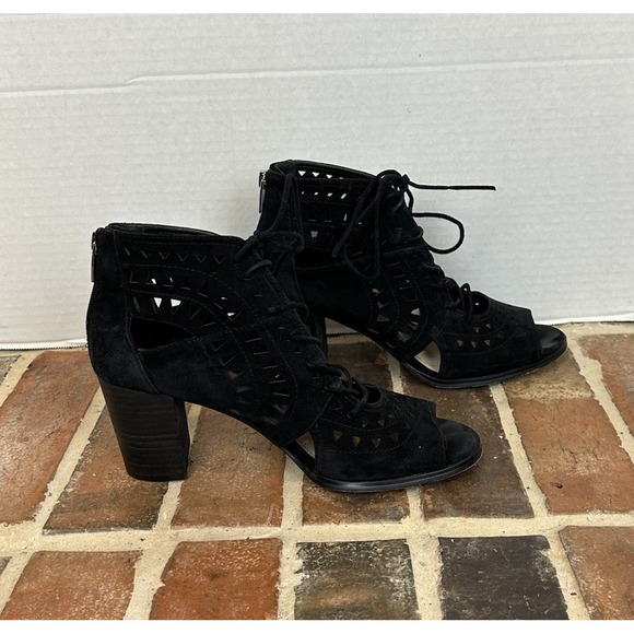 Vince Camuto Lallia Peep Toe Suede Heels Booties Sz 8.5 Laser-Cut-Lace Up Shoes - Picture 4 of 6
